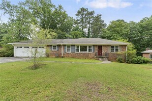 2720 Birchwood Way SW in Marietta, GA - Building Photo