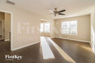 4705 Meadowcroft Rd, Unit 112 in Greensboro, NC - Foto de edificio - Building Photo