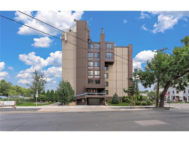 property at 2800 W 44th St