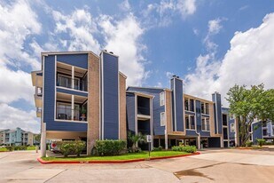 18519 Egret Bay Blvd in Houston, TX - Building Photo