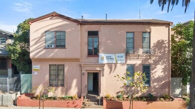722-726 Maine Avenue in Long Beach, CA - Building Photo - Building Photo