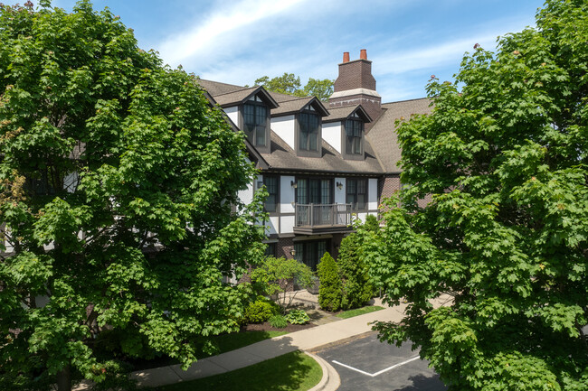 Winngate Condominiums in Winnetka, IL - Foto de edificio - Building Photo