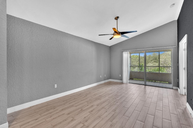 2850 N Oakland Forest Dr in Fort Lauderdale, FL - Building Photo - Building Photo