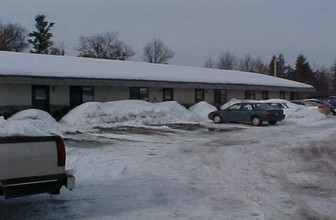 Bush Street Apartments in Stevens Point, WI - Foto de edificio - Building Photo