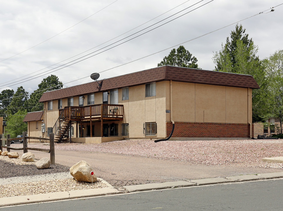 1115 Old Dutch Mill Rd in Colorado Springs, CO - Foto de edificio