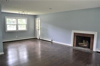 4 Oriole Dr in Norwalk, CT - Building Photo - Building Photo