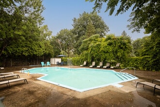 Le Villeroy in St-Lambert, QC - Building Photo - Building Photo