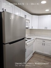 3841 Aurora Ave N in Seattle, WA - Building Photo - Building Photo