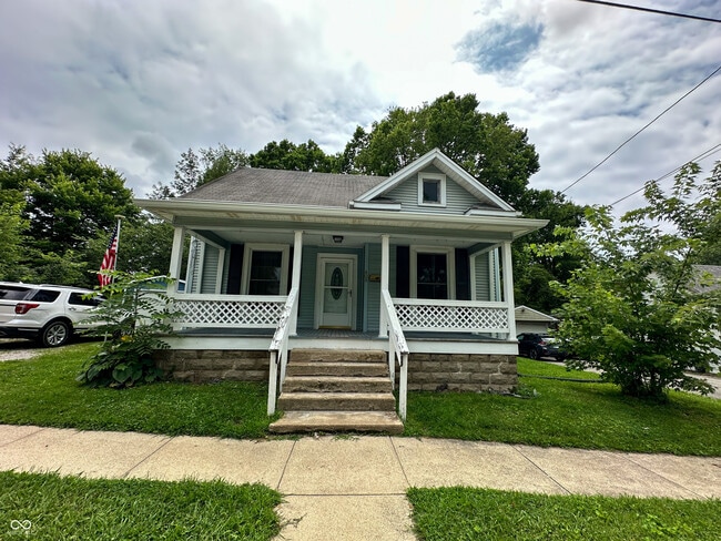 property at 408 W Walnut St