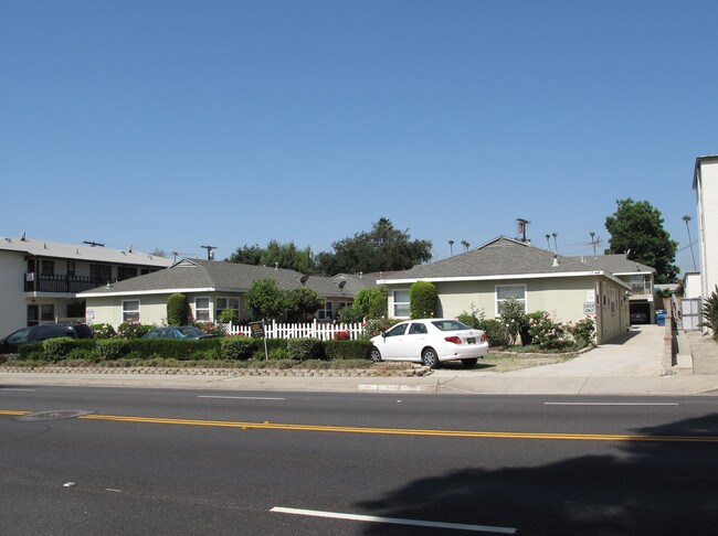 117 S Atlantic Blvd in Alhambra, CA - Building Photo - Building Photo