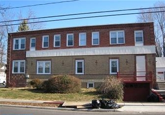 100 E Holly Ave in Oaklyn, NJ - Foto de edificio - Building Photo