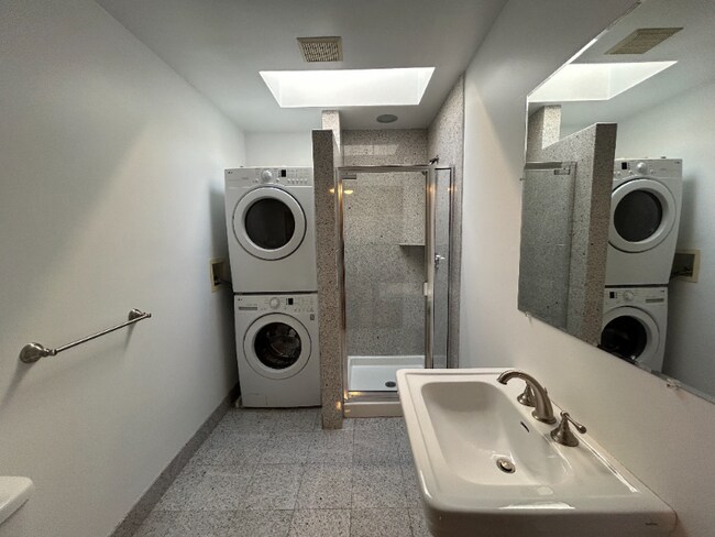 6111 Fifth Ave in Pittsburgh, PA - Foto de edificio - Building Photo