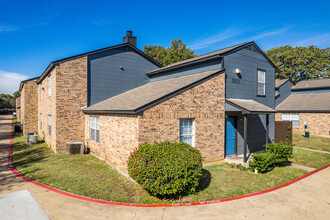 Radford Place in Irving, TX - Building Photo - Building Photo