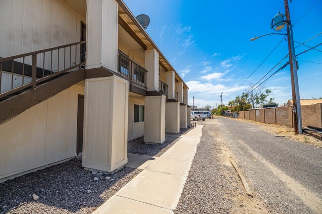 2015 E Eugie Ter in Phoenix, AZ - Foto de edificio - Building Photo