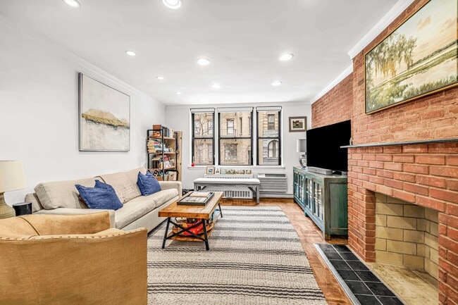 property at 250 W 15th St