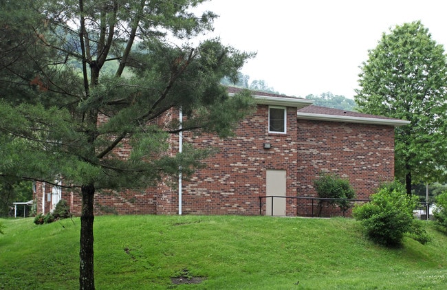 Chelyan Village Apartments in Belle, WV - Foto de edificio - Building Photo