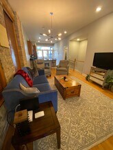 743 N Wolcott Ave, Unit #1 in Chicago, IL - Foto de edificio - Building Photo