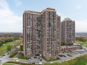 North Shore Towers in Floral Park, NY - Building Photo - Building Photo
