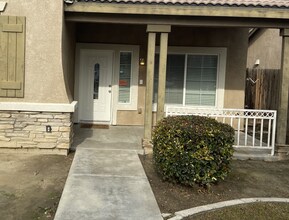 11218 Vista De Cally Dr in Bakersfield, CA - Building Photo - Building Photo