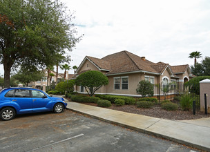 Villas At Cross Creek in Tampa, FL - Building Photo - Building Photo