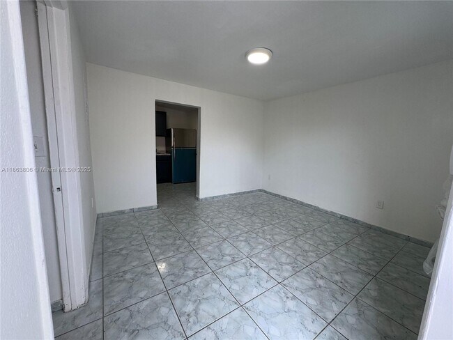 2148 NW 18th Terrace in Miami, FL - Building Photo - Building Photo