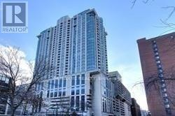 8 Park Rd in Toronto, ON - Building Photo