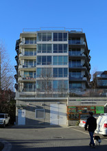 399 Tyee Rd in Victoria, BC - Building Photo - Building Photo