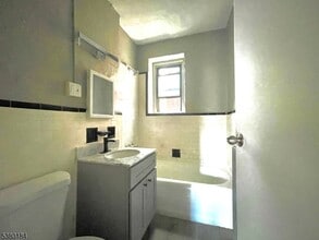 17 Elwood Pl in Newark, NJ - Building Photo - Building Photo
