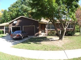 5614 Christie Ave SE