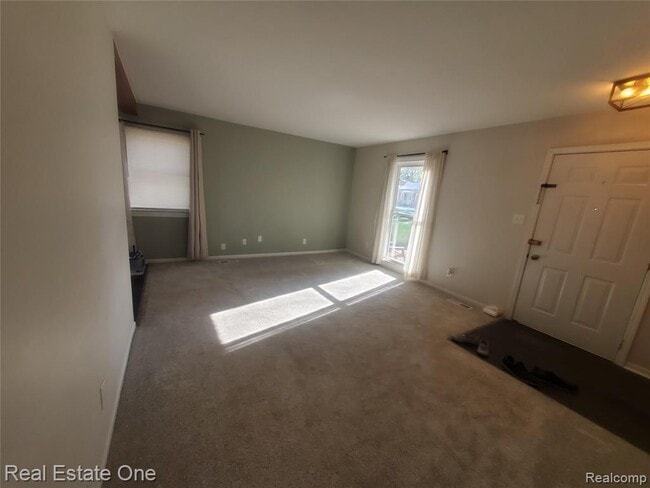 137 Birchwood Ave in Troy, MI - Building Photo - Building Photo