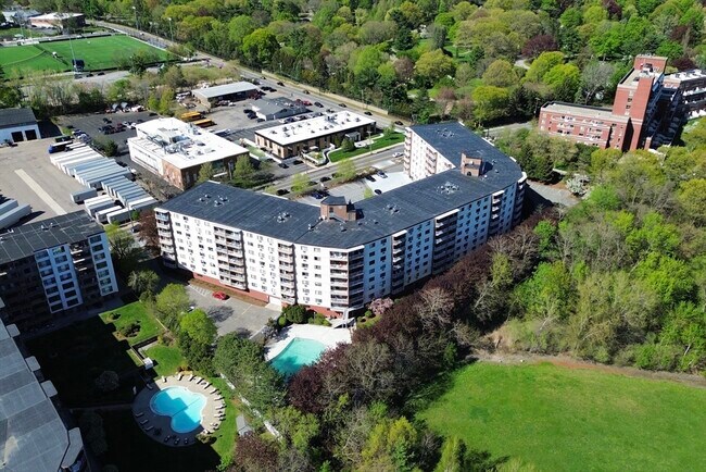 151 Coolidge Ave in Watertown, MA - Foto de edificio - Building Photo