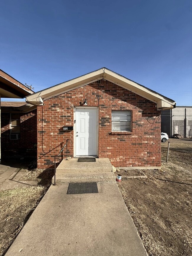 312-14 N Hedgecoke St