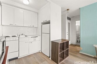 445 Kaiolu St in Honolulu, HI - Building Photo - Building Photo