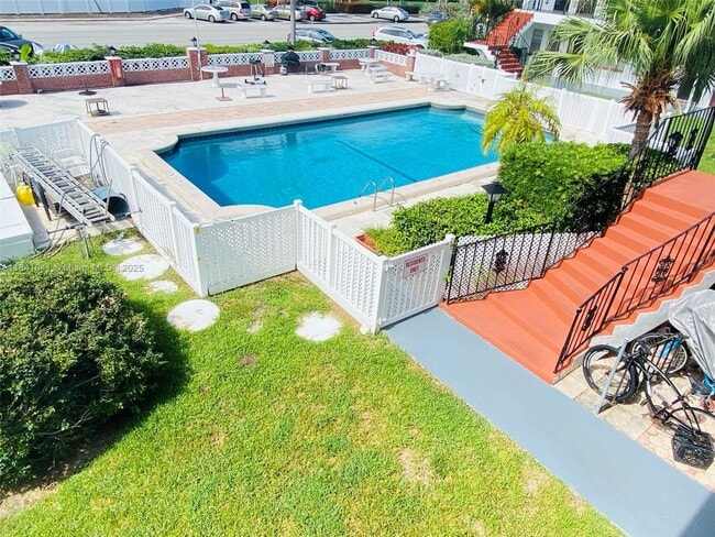 1100 Atlantic Shores Blvd in Hallandale Beach, FL - Building Photo - Building Photo