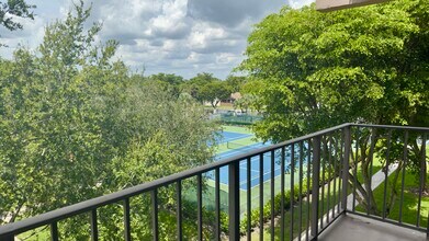 13000 SW 92nd Ave, Unit Briarwinds in Miami, FL - Building Photo - Building Photo