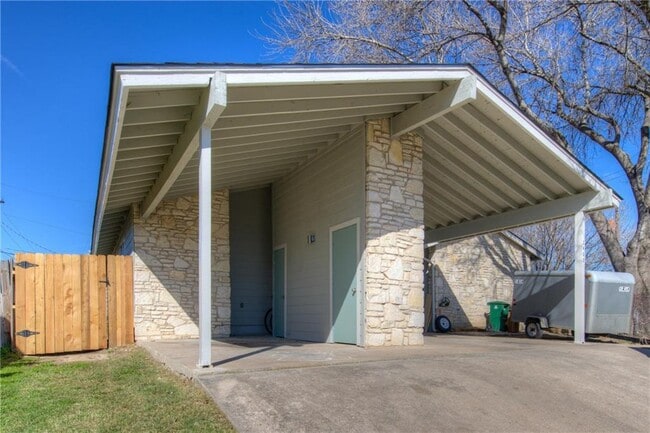 2400 Burleson Ct in Austin, TX - Building Photo - Building Photo