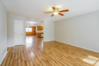 5029 Lee Rd in South Bloomfield, OH - Foto de edificio - Building Photo