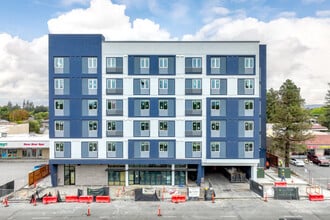 2350 S Bascom Ave in Campbell, CA - Foto de edificio - Building Photo