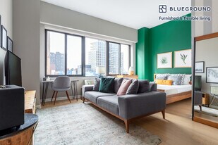 535 W 23rd St in New York, NY - Building Photo