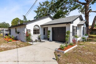 106 Edgewater Dr in St. Cloud, FL - Building Photo