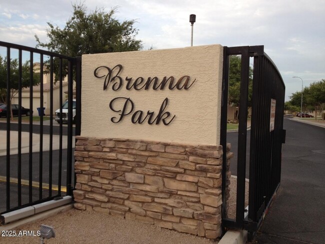 property at 81 S Criss Pl