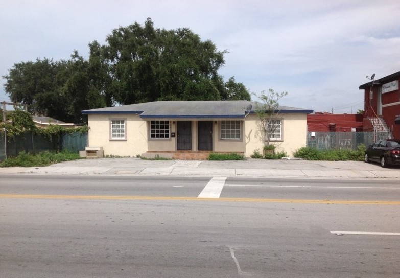 3490 NW 32nd Ave in Miami, FL - Building Photo