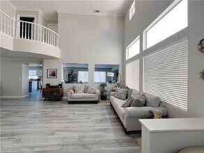 10023 Canyon Hills Ave in Las Vegas, NV - Building Photo - Building Photo