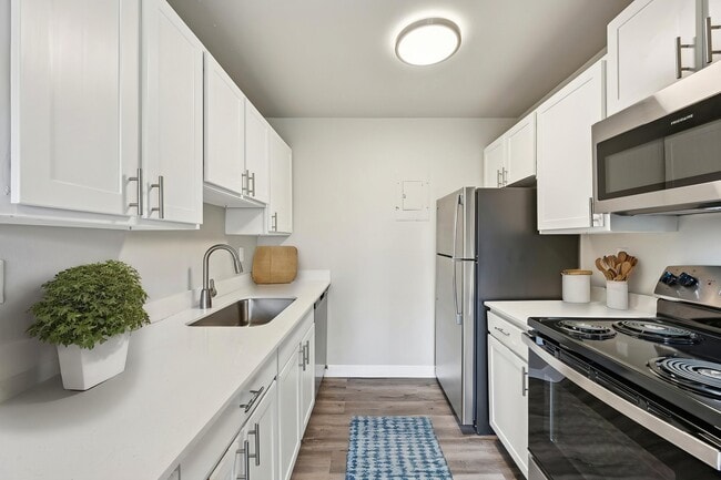 3300 Tamarac Apartments