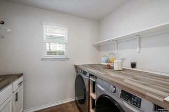 10019 Bur Sedge in San Antonio, TX - Building Photo - Building Photo