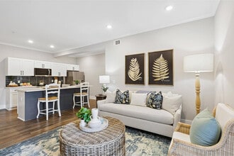 Pointe Grand Lakeland in Lakeland, FL - Building Photo - Building Photo