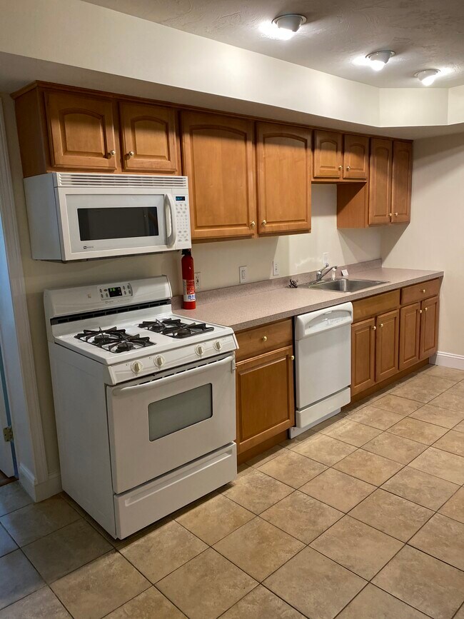 90 6th St, Unit A in Cambridge, MA - Foto de edificio - Building Photo
