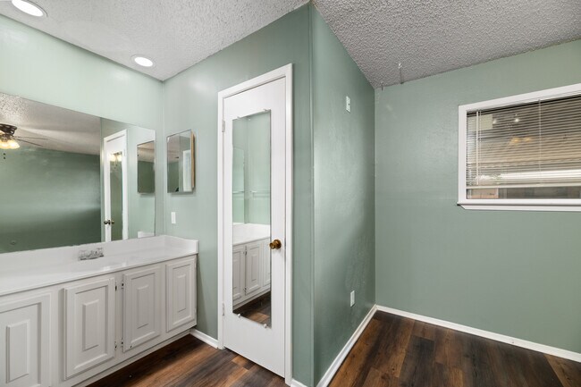9 E Mountain Creek Ct in Grand Prairie, TX - Building Photo - Building Photo