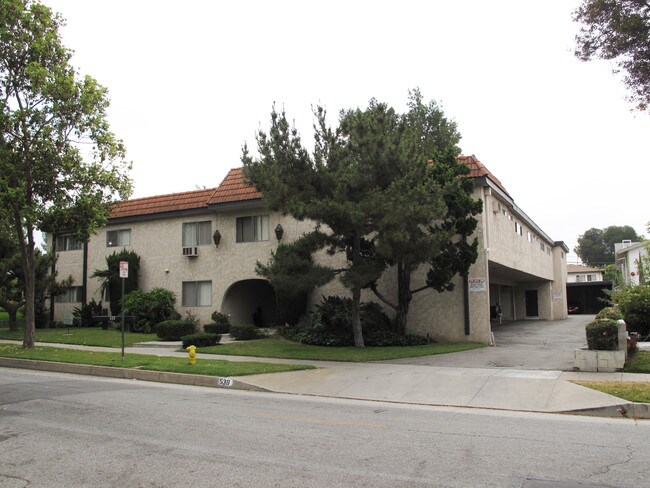 530 N Wilson Ave in Pasadena, CA - Foto de edificio - Building Photo