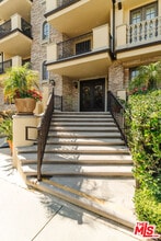1835 Pandora Ave in Los Angeles, CA - Building Photo - Building Photo